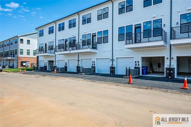 323 Sadie Circle, New Brunswick, NJ 08901