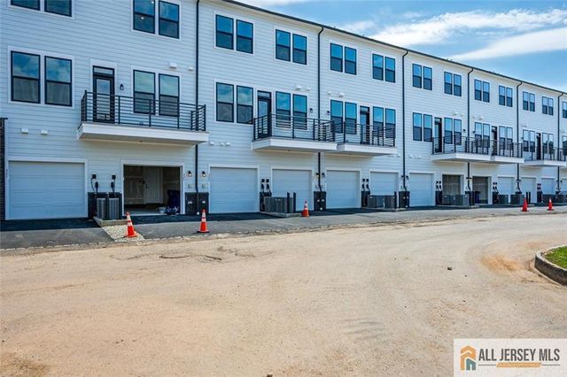 323 Sadie Circle, New Brunswick, NJ 08901