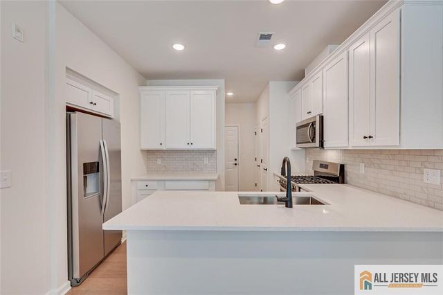 323 Sadie Circle, New Brunswick, NJ 08901