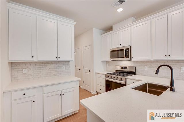 323 Sadie Circle, New Brunswick, NJ 08901