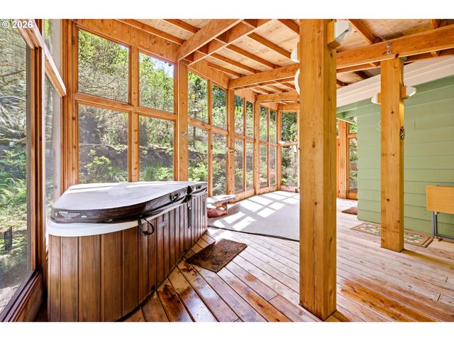 5000 Nw CORNELL Rd, Portland, OR 97210