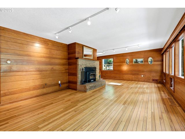 5000 Nw CORNELL Rd, Portland, OR 97210