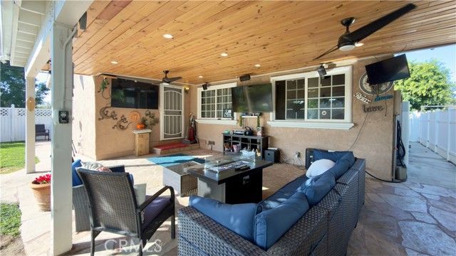 14388 Beaver Street, Sylmar (los Angeles), CA 91342