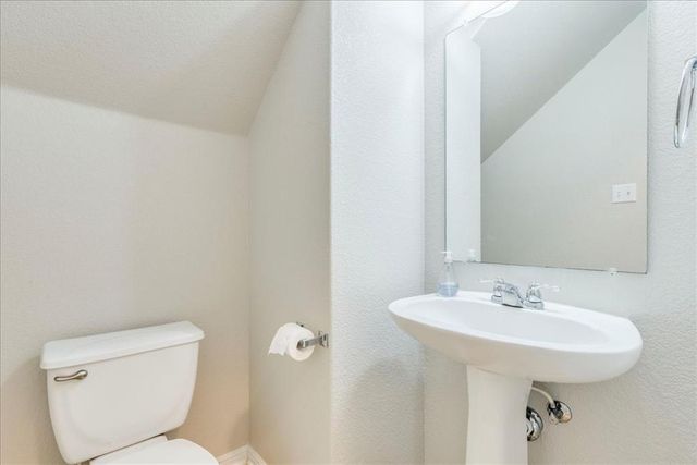 1007 Hometown PKWY, Kyle, TX 78640