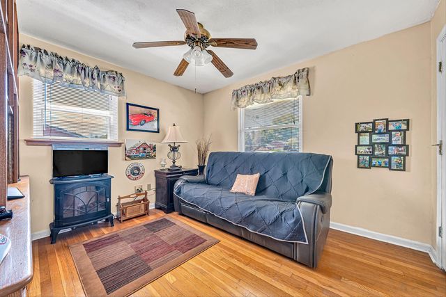 2725 Beaver Brook RD, Salem, VA 24153