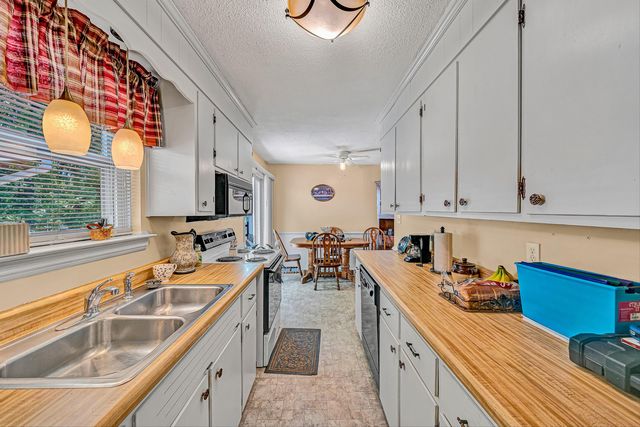 2725 Beaver Brook RD, Salem, VA 24153