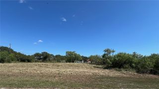 104 Pompano Dr, Rockport, TX 78382