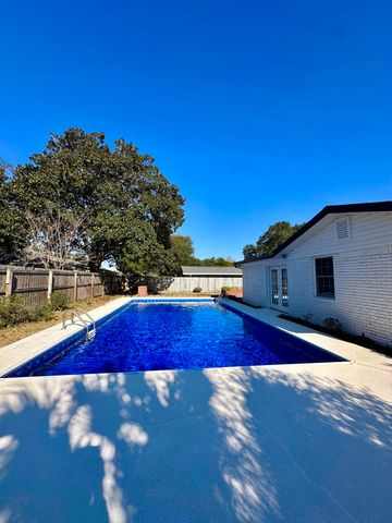 258 NW Briarwood Circle, Fort Walton Beach, FL 32548