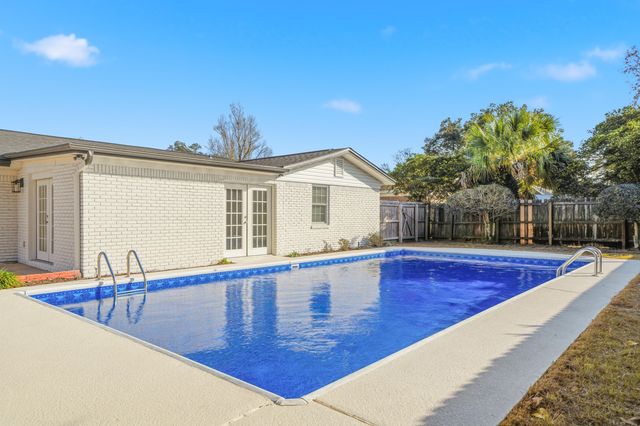 258 NW Briarwood Circle, Fort Walton Beach, FL 32548