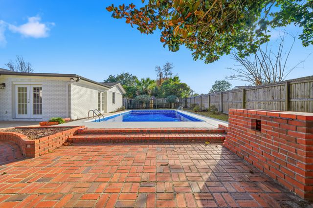 258 NW Briarwood Circle, Fort Walton Beach, FL 32548