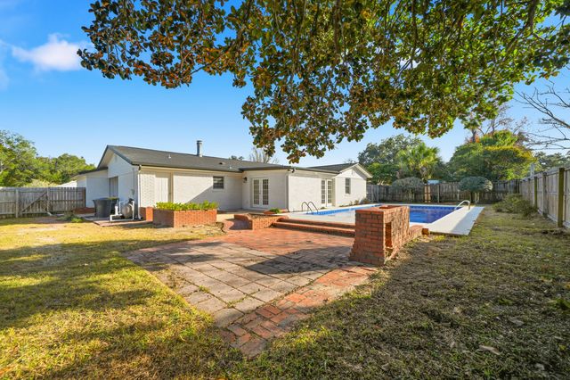 258 NW Briarwood Circle, Fort Walton Beach, FL 32548