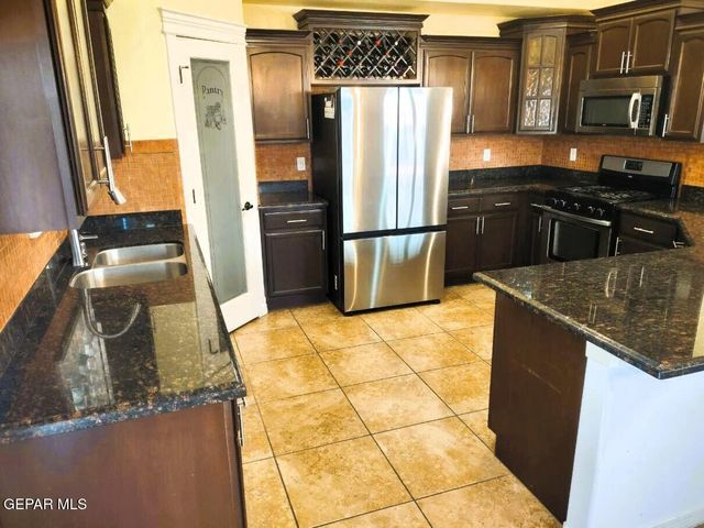 2828 Bear Rock Place, El Paso, TX 79938