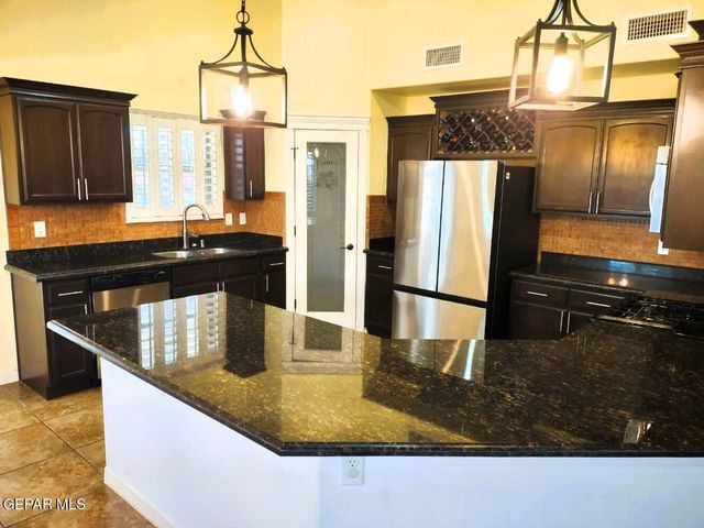 2828 Bear Rock Place, El Paso, TX 79938