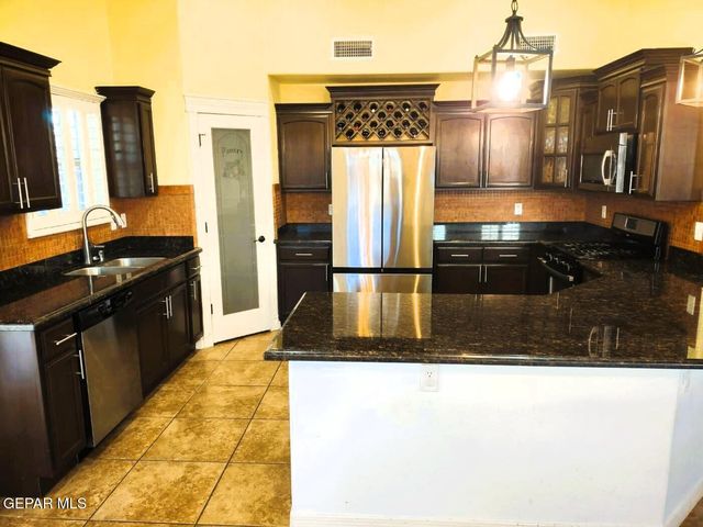 2828 Bear Rock Place, El Paso, TX 79938