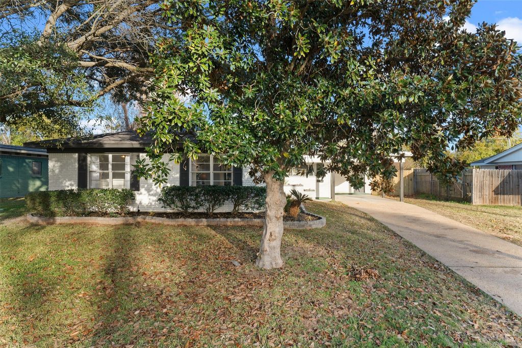 3211 Caroline Drive, Bossier City, LA 71112