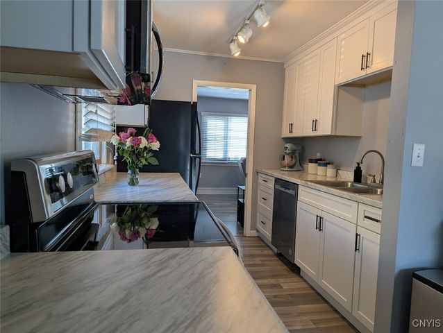 6 Elmhurst Drive, New Hartford, NY 13413