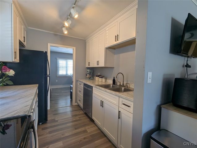 6 Elmhurst Drive, New Hartford, NY 13413