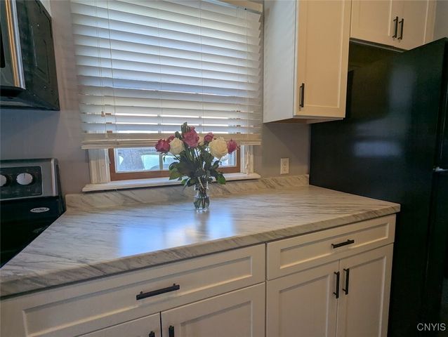 6 Elmhurst Drive, New Hartford, NY 13413