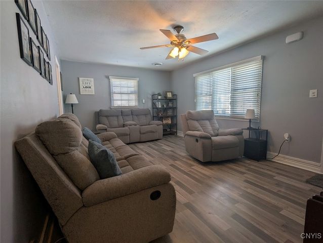 6 Elmhurst Drive, New Hartford, NY 13413