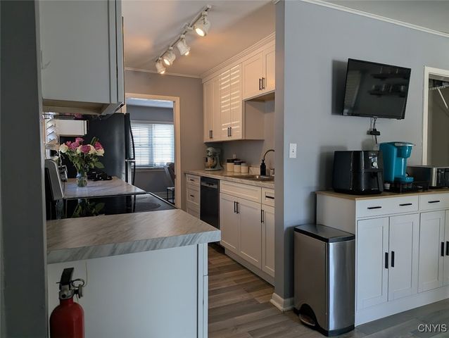 6 Elmhurst Drive, New Hartford, NY 13413