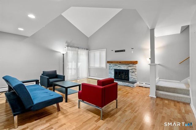 13 Byrne Court A, Farmington, CT 06032