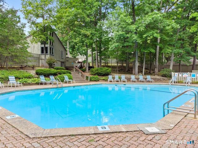 13 Byrne Court A, Farmington, CT 06032