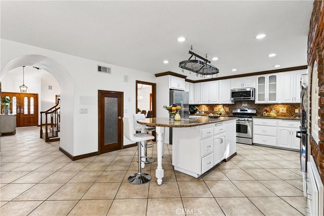 663 Lausinda Avenue, Long Beach, CA 90803