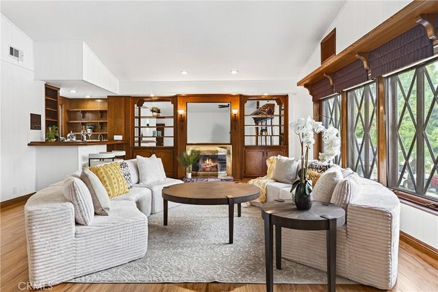 663 Lausinda Avenue, Long Beach, CA 90803