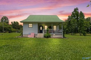 114 Birdsong Way, Section, AL 35771