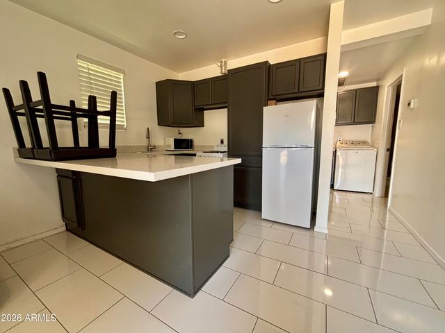 2335 W Myrtle Avenue, Phoenix, AZ 85021