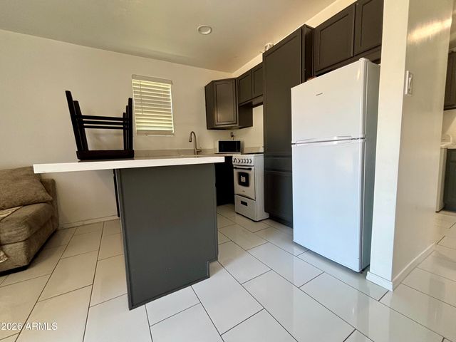 2335 W Myrtle Avenue, Phoenix, AZ 85021