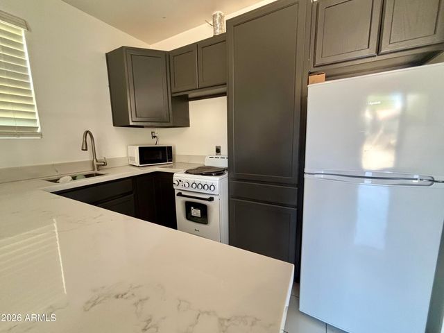 2335 W Myrtle Avenue, Phoenix, AZ 85021