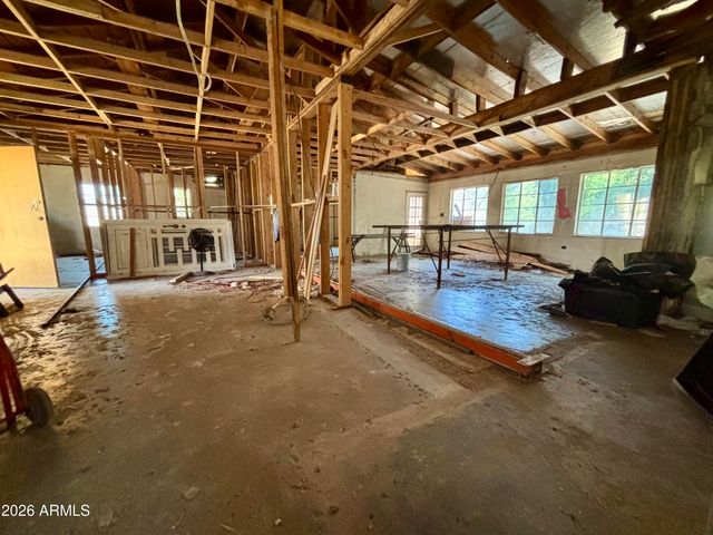 2335 W Myrtle Avenue, Phoenix, AZ 85021