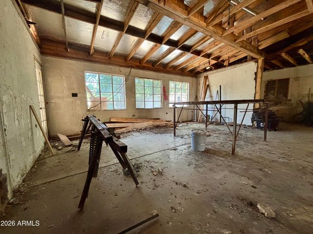 2335 W Myrtle Avenue, Phoenix, AZ 85021