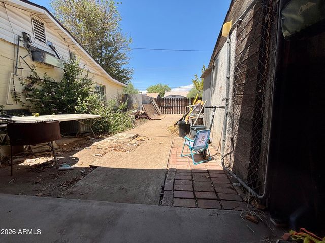 2335 W Myrtle Avenue, Phoenix, AZ 85021