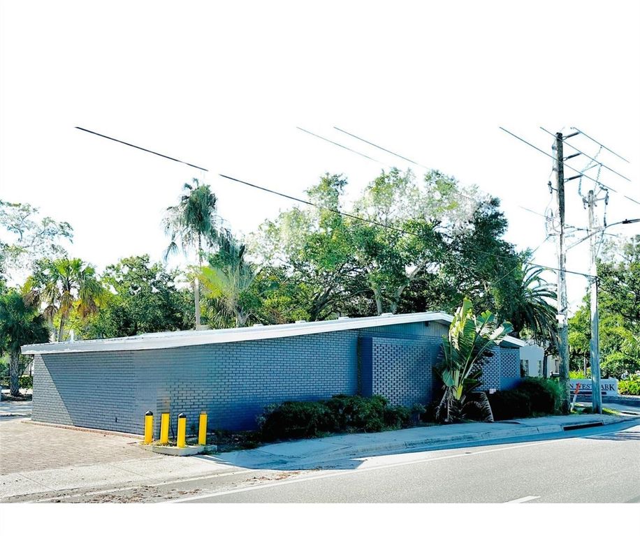 220 N TUTTLE AVENUE, Sarasota, FL 34237