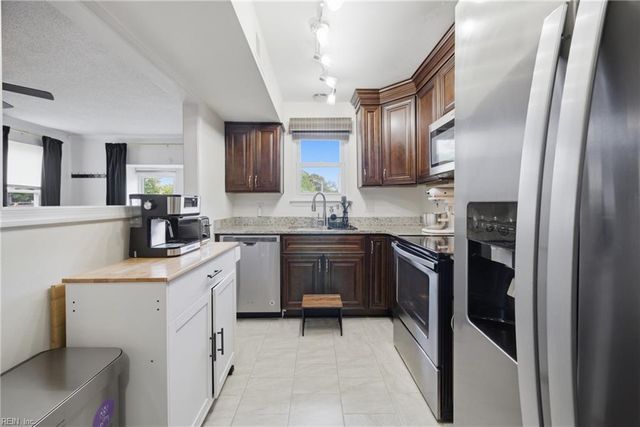 625 Cedar Springs Ct, Virginia Beach, VA 23462
