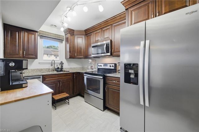 625 Cedar Springs Ct, Virginia Beach, VA 23462
