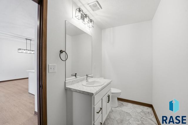 1249 N Marion Rd Road 2, Sioux Falls, SD 57107