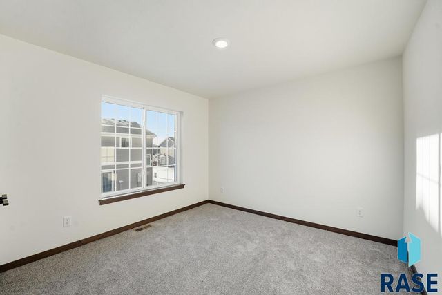 1249 N Marion Rd Road 2, Sioux Falls, SD 57107