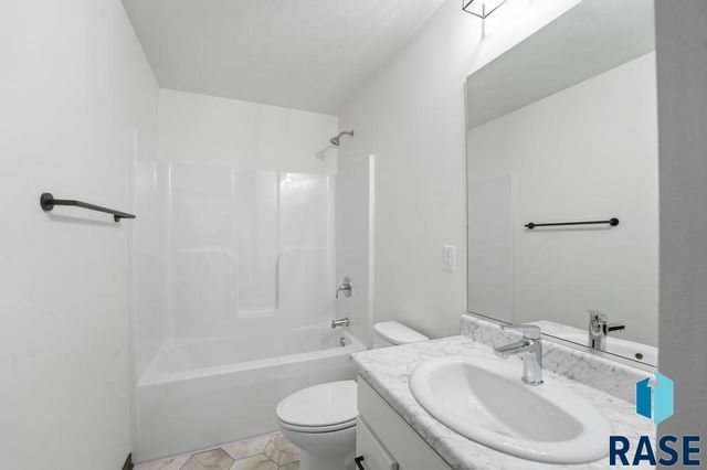 1249 N Marion Rd Road 2, Sioux Falls, SD 57107