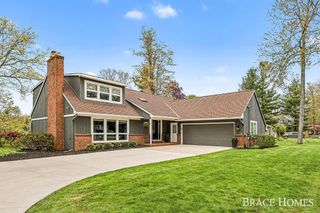 2793 Cascade Springs Drive SE, Grand Rapids, MI 49546