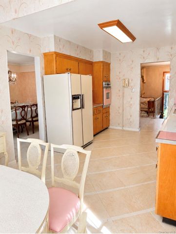 1209 Hempstead Avenue, Malverne, NY 11565
