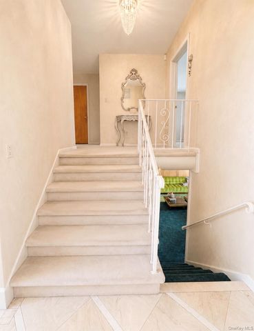 1209 Hempstead Avenue, Malverne, NY 11565