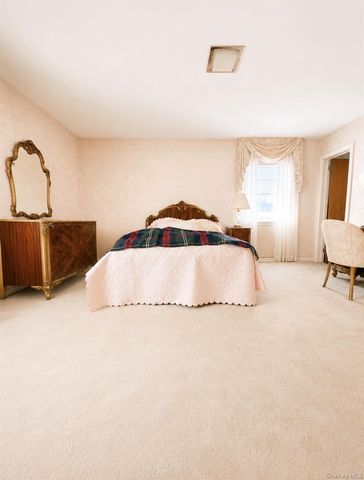 1209 Hempstead Avenue, Malverne, NY 11565