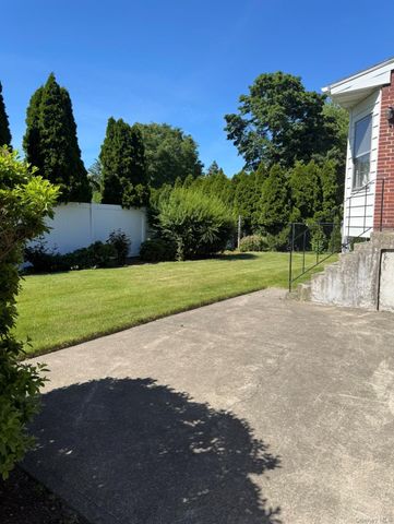 1209 Hempstead Avenue, Malverne, NY 11565