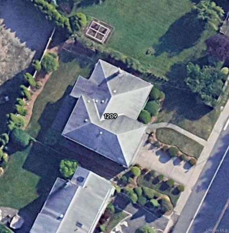 1209 Hempstead Avenue, Malverne, NY 11565