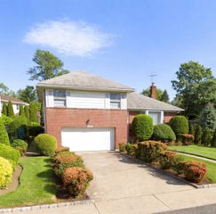 1209 Hempstead Avenue, Malverne, NY 11565