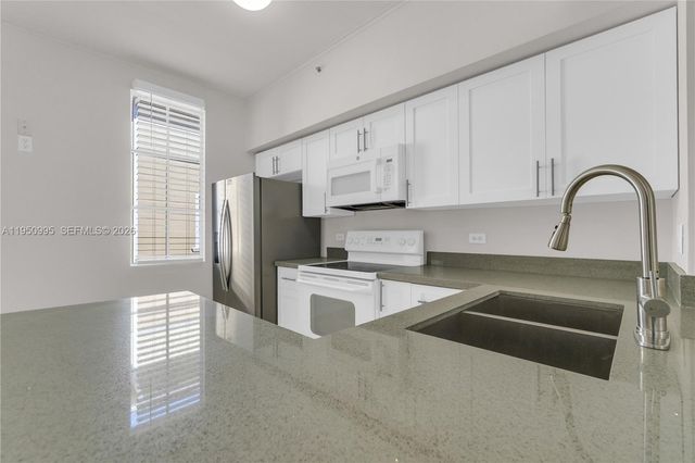 2945 NE 185th St 1402, Aventura, FL 33180