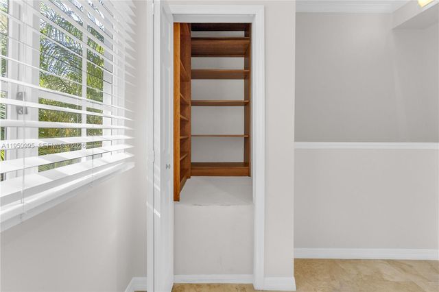 2945 NE 185th St 1402, Aventura, FL 33180